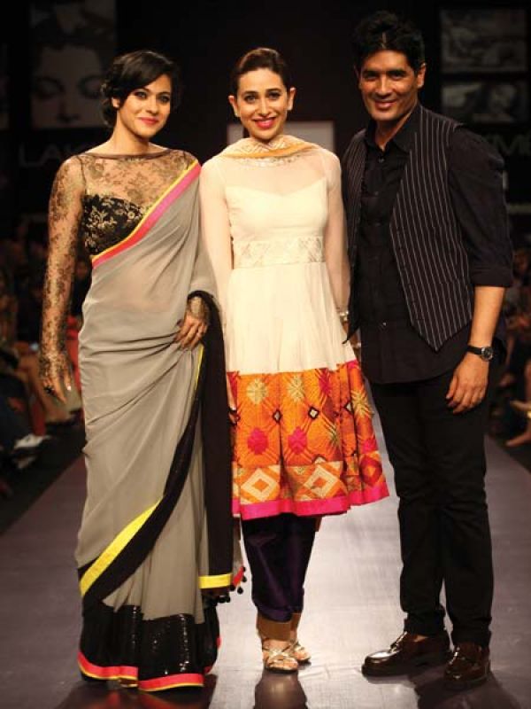 Manish Malhotra with Kajol and Karishma Kapoor