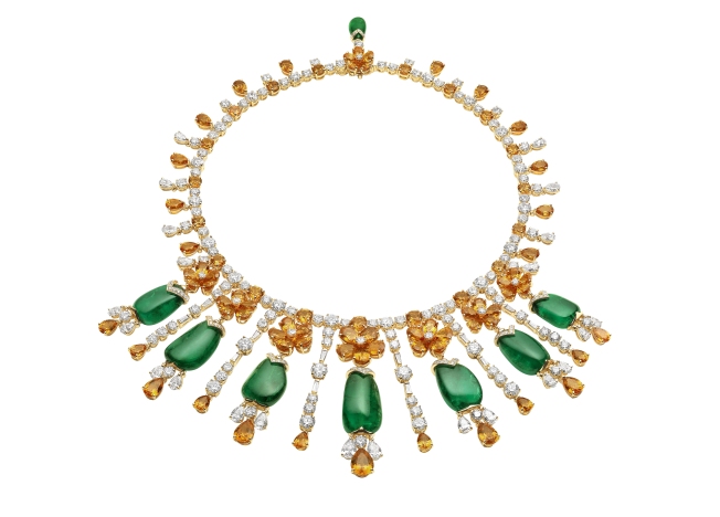 Necklace in yellow gold with 7 emeralds 129,48 cts, garnets 95,15 cts ,1 drop of emerald 3,90 cts, round brilliant cut diamonds 36,85 cts ,pear shaped diamonds 9,12 cts ,diamond baguettes 1,20 cts and round brilliant cut diamonds 1,45 cts