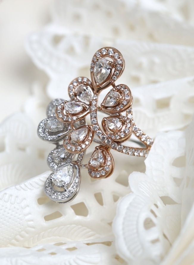 Entice Irresistible Rose & white gold ring with pear & round diamonds